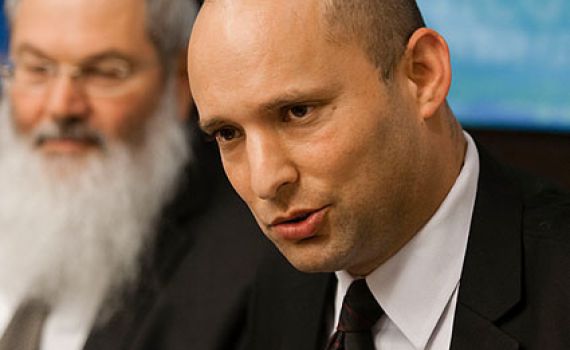 "מישהו כאן רוצה כל הזמן להתחנף"