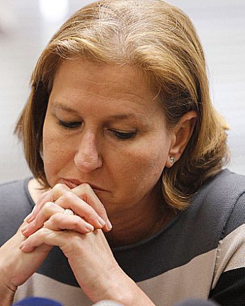 בנט ללבני: בחברה עסקית היית מפוטרת תוך 5 דקות