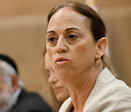 קלדרון לתלמידי ישיבות: אתם בושה לתורה