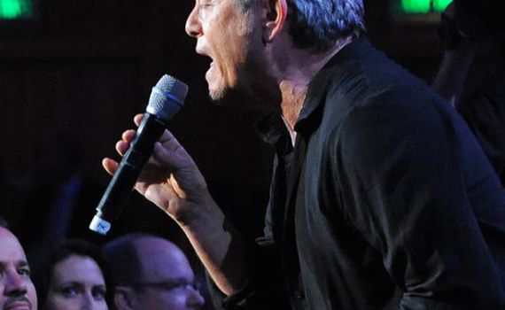 צפו: שלמה ארצי לא מצליח לשיר