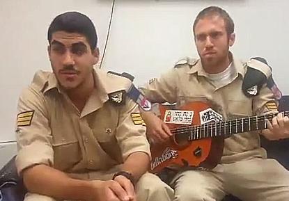 צפו: חיילי חיל הים במחווה לאריק איינשטיין