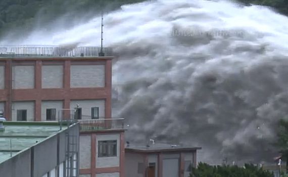 צפו: העיר נהרסה, אלפי גופות ברחובות