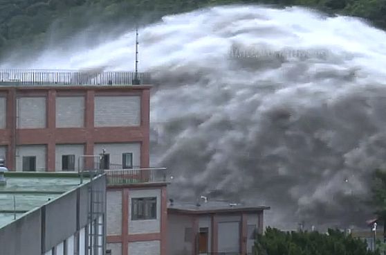 צפו: העיר נהרסה, אלפי גופות ברחובות