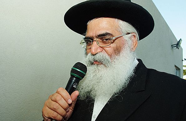 מבוכה בנתיבות: המקובל הרב יורם אברג'ל חשוד בסחיטה באיומים. מעצרו הוארך