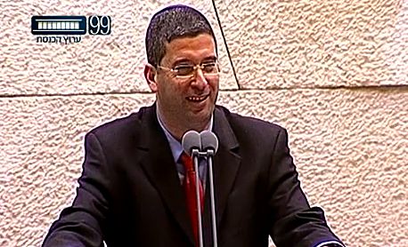 רגע משעשע בכנסת: יצחק כהן מלמד את ורצמן אידיש