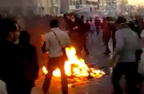 הפגנת ענק בטהרן: "מוות לישראל ולאמריקה"