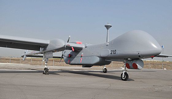 איראן מתגרה: הציגה מל"ט שמגיע לישראל