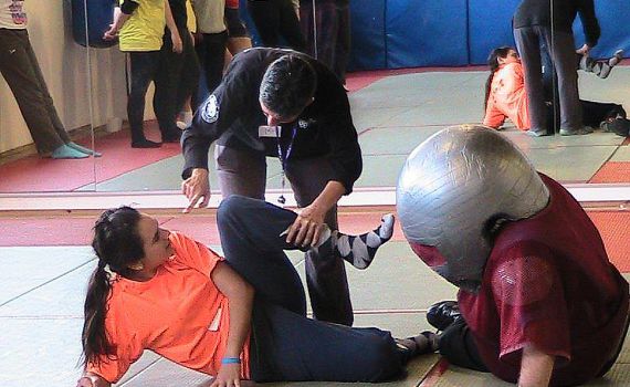 נותנות בראש: נשים דתיות מגנות על עצמן