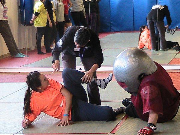 נותנות בראש: נשים דתיות מגנות על עצמן