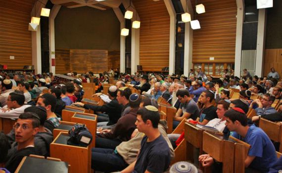 פעם בחורים דתיים היו מורידים את הכיפה מבושה, אבל היום יש גאוות יחידה