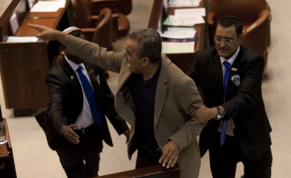 זחלאקה צרח על המפכ"ל: "ידיך מגואלות בדם" – וגורש. צפו