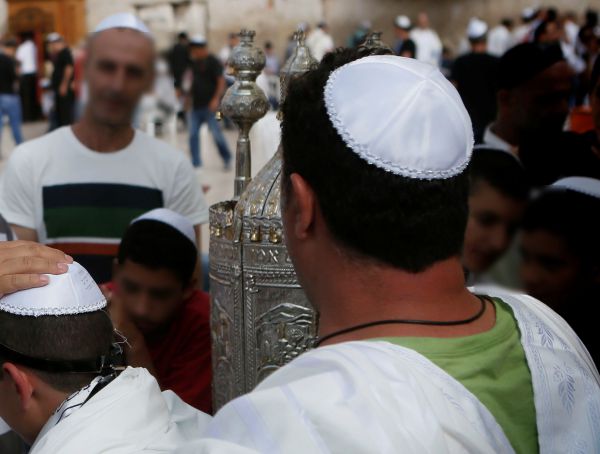שו"ת: איך להתייחס בבית הכנסת למחלל שבת?