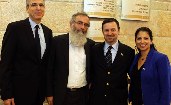 "אתם רוצים שאכיר בילד של צ'לסי קלינטון כיהודי?"