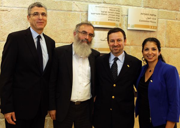 "אתם רוצים שאכיר בילד של צ'לסי קלינטון כיהודי?"