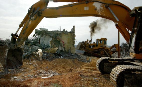 בג"צ קיבל את עתירת שלום עכשיו והורה להרוס בתים בששה מאחזים ביו"ש