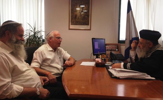 "חש דאגה מהחקיקה האנטי דתית"