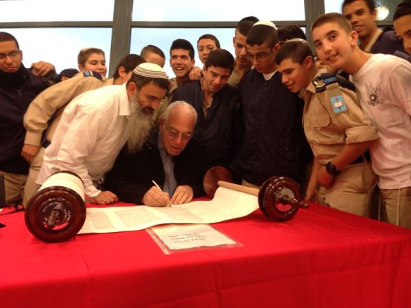 "ניתן לחנך לתורה, לעבודה ולשירות משמעותי"