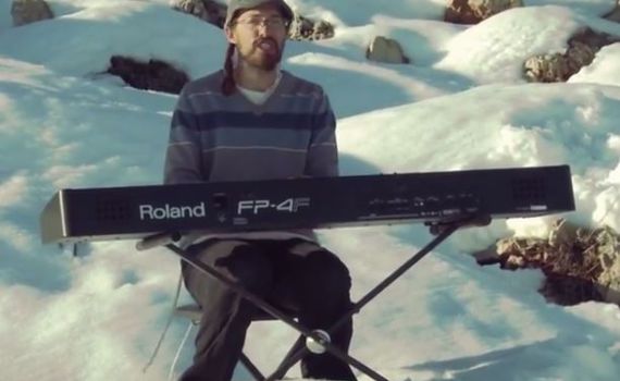 צפו: 'פתח את הלב' של אביחי פז בשלג