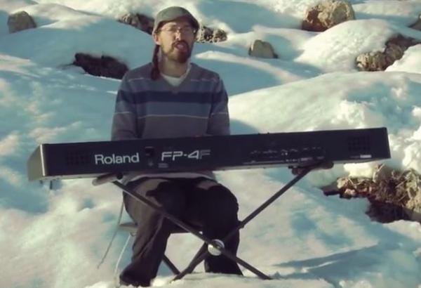 צפו: 'פתח את הלב' של אביחי פז בשלג