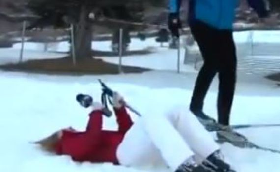 מקצוענות: כתבת מתעלפת בשידור חי וחוזרת לראיין