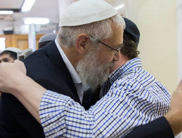 הרב אלון: "מקבל את עבודות השירות בשמחה"