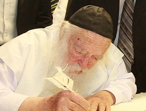 הרב קנייבסקי: משתמש באייפון פסול לעדות