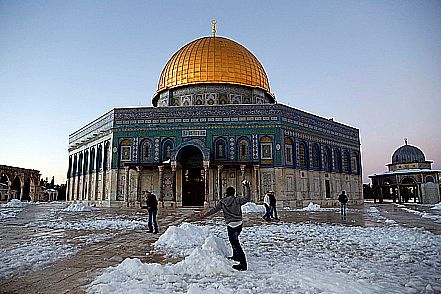 "שרידים מבית המקדש מופקרים בהר הבית"