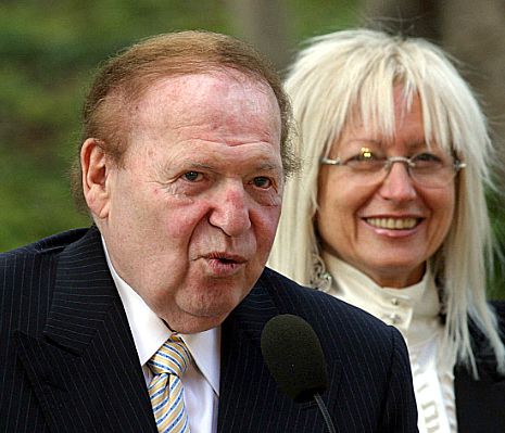 בראש רשימת המתעשרים הגדולים: אדלסון וצוקרברג