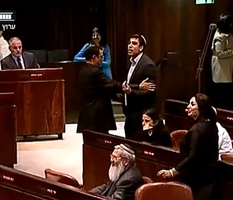 עימות בין לבנת לטיבי, שטבון סולק מהמליאה