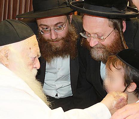 התרופה לילד חולה סרטן: "תניח את הפאות לפני האוזניים"