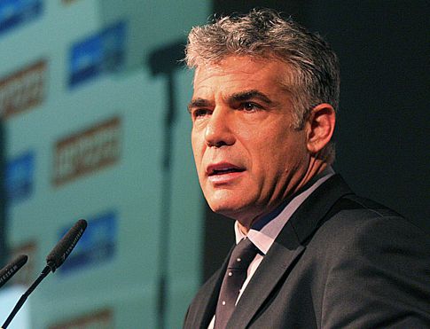 לפיד מתגאה: כבר שנים לא הייתה פה ממשלה בלי חרדים