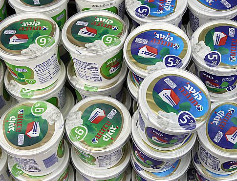 לפיד יוזיל את הגבינה הלבנה והירקות: יוכנסו לפיקוח