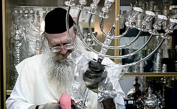 דעה: לחרדים אסור להגיד הלל בחנוכה