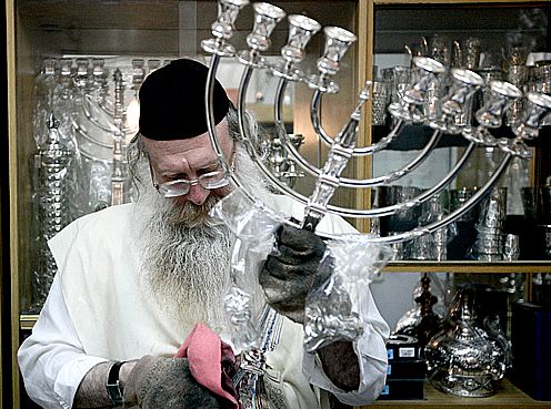 דעה: לחרדים אסור להגיד הלל בחנוכה