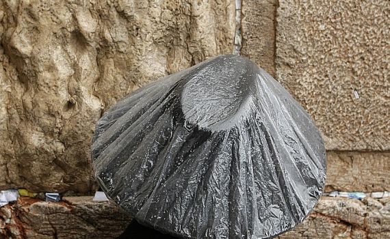 בגלל הגשם: בוטלה התפילה בכותל