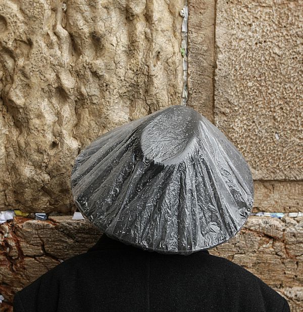 בגלל הגשם: בוטלה התפילה בכותל