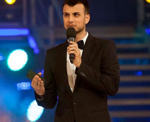 מפגש פסגה: נפתלי בנט ורעייתו יצאו לארוחה עם אסי עזר