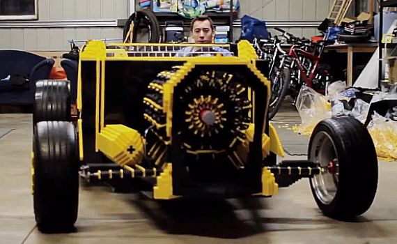 מדהים: בנה מכונית מ-500 אלף קוביות לגו