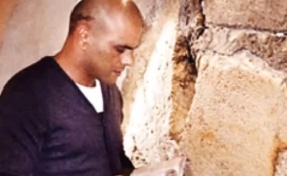 אייל גולן מתחזק: האזינו לסינגל "מתפלל"