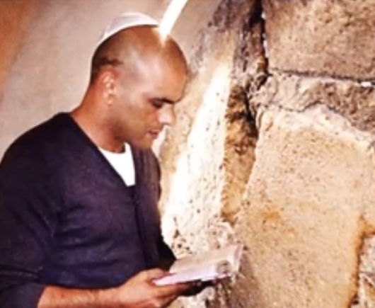 אייל גולן מתחזק: האזינו לסינגל "מתפלל"