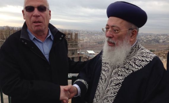 הרב עמאר והשר אריאל בהתנחלות החרדית