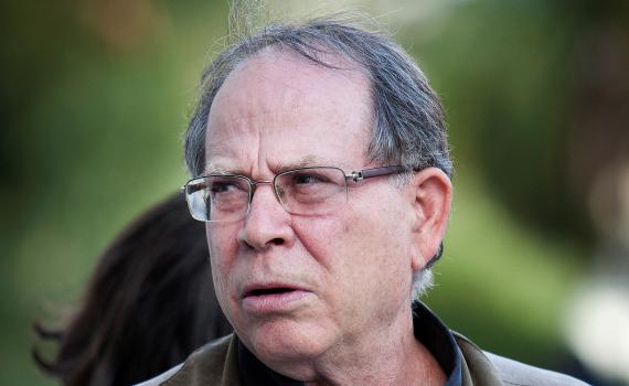 רזי ברקאי מחבר בין אייל גולן לרב עובדיה