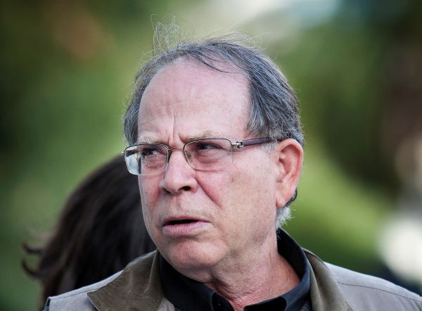 רזי ברקאי מחבר בין אייל גולן לרב עובדיה