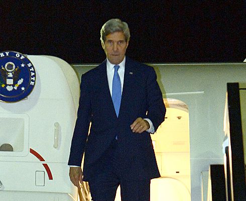 ג'ון קרי הגיע לישראל. המטרה: לרסן את אורי אריאל