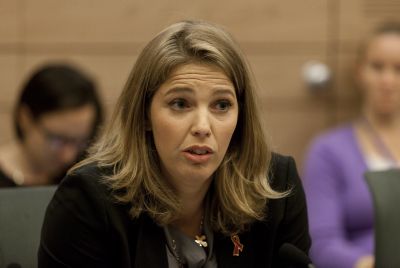 "לבדוק חוקיות המגעים בין נתניהו לחרדים"