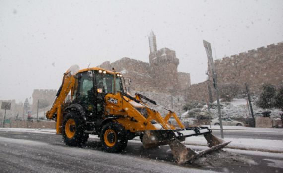 הכבישים לירושלים נפתחו; התחבורה הציבורית משותקת