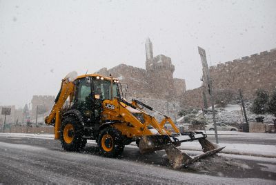 הכבישים לירושלים נפתחו; התחבורה הציבורית משותקת