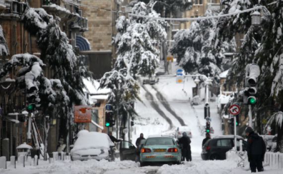 העיר במצור: הרשויות קרסו הצבא נחלץ לעזרה