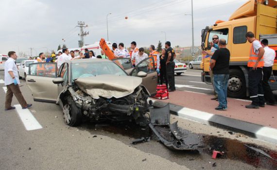 בתו ונכדיו של הרב עמאר נפצעו בתאונה