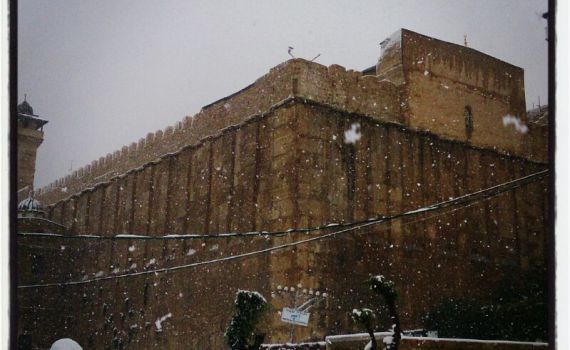 חברון: ערבים תקפו יהודים בחסות השלג